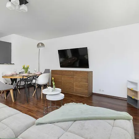 Przestronny Z Balkonem W Centrum & Blisko Plazy By Renters شقة كولوبرزيغ