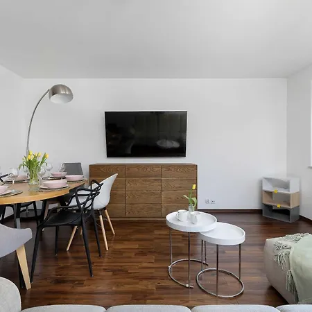 Przestronny Z Balkonem W Centrum & Blisko Plazy By Renters شقة كولوبرزيغ