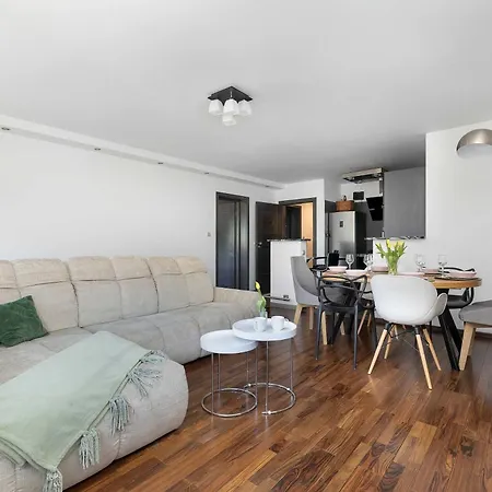 Przestronny Z Balkonem W Centrum & Blisko Plazy By Renters شقة