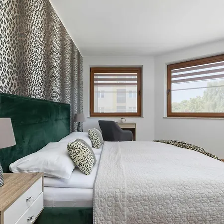 Przestronny Z Balkonem W Centrum & Blisko Plazy By Renters شقة