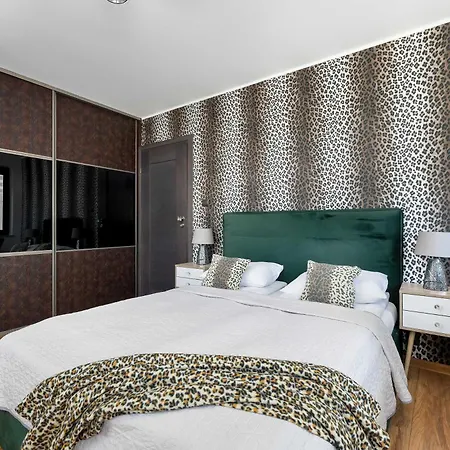 Przestronny Z Balkonem W Centrum & Blisko Plazy By Renters *