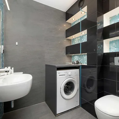 Przestronny Z Balkonem W Centrum & Blisko Plazy By Renters شقة كولوبرزيغ