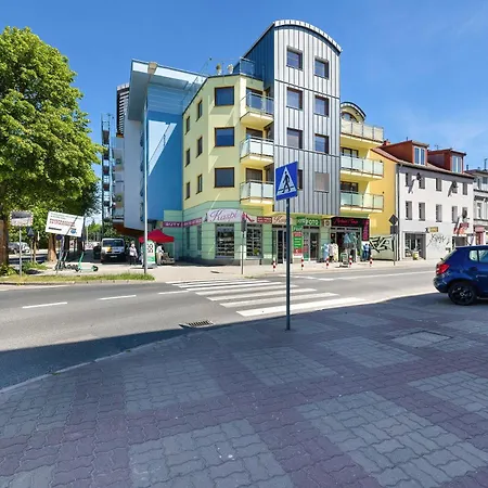 Przestronny Z Balkonem W Centrum & Blisko Plazy By Renters شقة