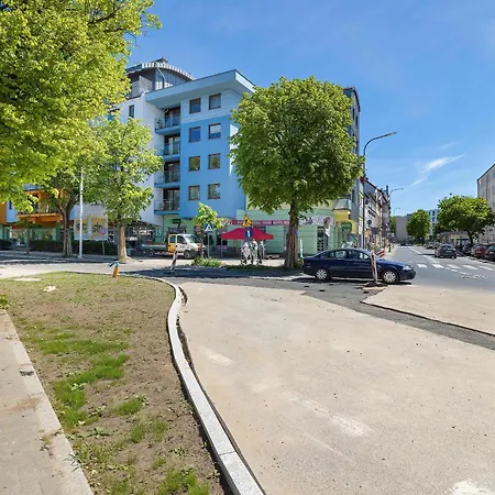 Przestronny Z Balkonem W Centrum & Blisko Plazy By Renters شقة